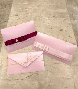 Convites especiais para convidados e padrinhos - rosa e marsala