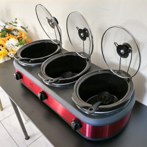 Rechaud elétrico com três cubas, cada um com capacidade de 2,4L