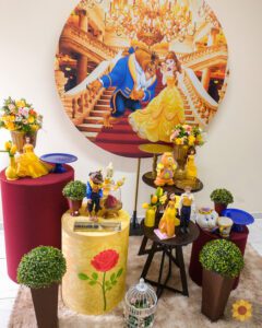 Decoração para festa infantil do tema Bela e a Fera